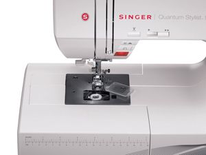 SINGER 9960 Quantum Stylist 600-Stitch Computerized Sewing Machine with Extension Table, Bonus Accessories and Hard Cover